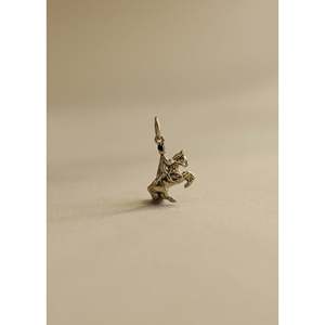 Pendentif Cheval Vintage en Or 14 carats avec Jade Taille Émeraude, Bijou Religieux pour Cadeaux - Product Image 4
