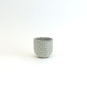CQB6204CR - Petit bol en céramique crème avec motif à échelle - 4,2 W x 4. H - Product Image 1