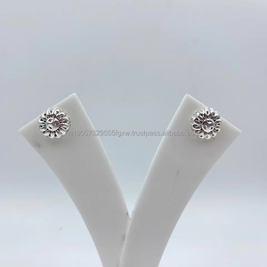 Pendientes de plata pura blanca de lujo para mujer chapados en oro para regalo de fiesta de boda al mejor precio - Product Image 1