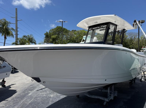 Robalo R250 d'occasion 2025 – Vente rapide – Garantie 3 ans – Origine américaine - Product Image 2