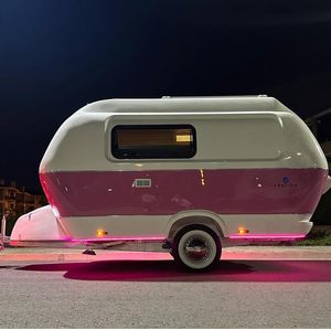 Moderna Mini Caravana de Viaje Tipo Lágrima, Negra, con Construcción de Acero, Baño y Cocina, para Uso en Campamentos - Product Image 3