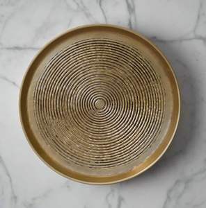 Plateau de service de luxe en laiton doré poli, idéal pour les collations, les boissons et les occasions spéciales, avec options personnalisables - Product Image 1