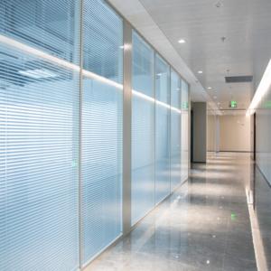 Système <span class=keywords><strong>de</strong></span> cloisons en verre pour bureau et atelier, innovant et écologique, à double vitrage, isolation acoustique élevée, panneaux modulaires flexibles - Product Image 3