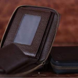 Cartera plegable con cerrojo de cremallera de cuero genuino hecha a mano, diseño moderno a la moda, duradera, compacta, artesanos indonesios expertos - Product Image 4