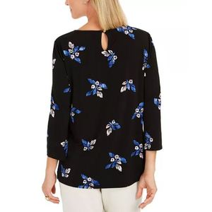 Camicetta da donna Charter Club con stampa floreale e collo a pieghe, taglia unica XX-Large, in tessuto lavorato a maglia, casual, per tutti i giorni, alla moda, con bottoni, nera - Product Image 2