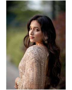 Sari de Diseño con Bordado Intenso para Bodas y Fiestas, Última Colección, Estilo Bollywood, Elegante y Moderno - Product Image 6