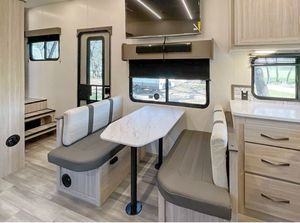 Nuevo vehículo de remolque de caravana en forma de lágrima de viaje de lujo personalizado, vehículo de remolque todoterreno a la venta, precios baratos, acero inoxidable, Europa, EE. UU. - Product Image 4