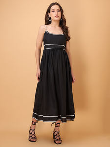 Robe Maxi sans manches à col rond et évasée pour femmes - Product Image 4