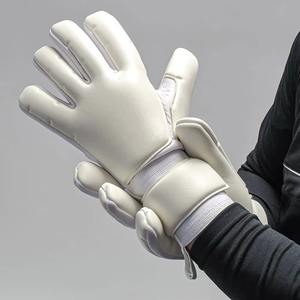 Gants de gardien de but de protection des doigts durables confortables Gants de football unisexes de haute qualité fabriqués au Pakistan - Product Image 5
