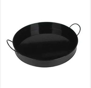 Bandeja de servicio redonda moderna con asa Decoración elegante de aluminio negro para el hogar para bodas y funciones - Product Image 1