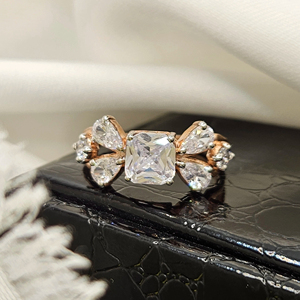 Pear Cut VVS Moissanite Diamond Wedding Band 14K Rose Yellow Gold Moissanite Princess Cut Diamond Anillos para mujeres Joyería fina - Product Image 2