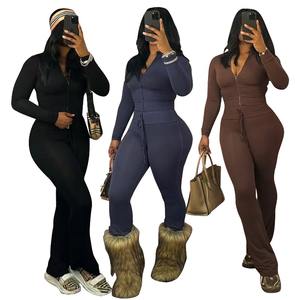 Conjunto Deportivo de 2 Piezas para Mujer con Logotipo Personalizado, Chaqueta con Cremallera y Pantalones de Campana para Yoga, Fitness y Ejercicio - Product Image 3