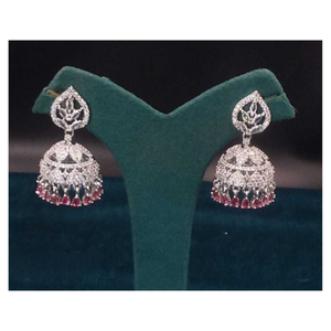 Elegantes pendientes de latón para mujer con diamantes americanos Elección perfecta para eventos tradicionales y ropa de fiesta - Product Image 3