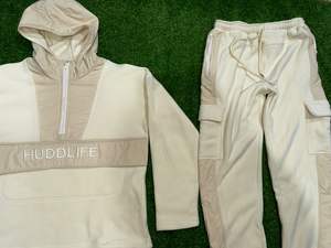 Ensembles de pulls à capuche et de pantalons de survêtement pour hommes de haute qualité Survêtements personnalisés Derniers modèles Tissu polaire Logo personnalisé Ensembles de jogging - Product Image 3