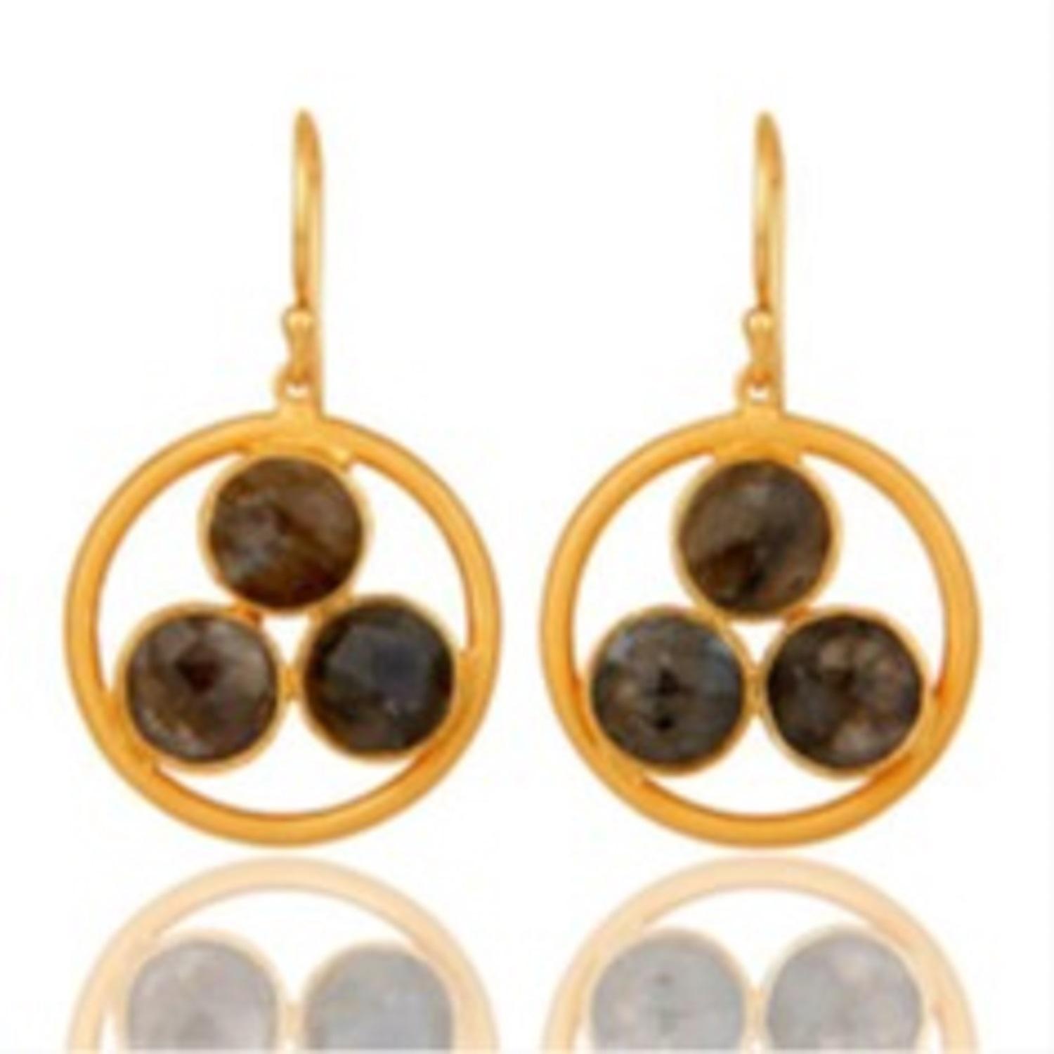 สีน้ำตาล