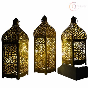 Lanterne en métal de luxe avec un look antique |   Durable et imperméable |   Rehausse l'attractivité vintage de la décoration intérieure pour l'utilisation pendant le Ramadan - Product Image 5