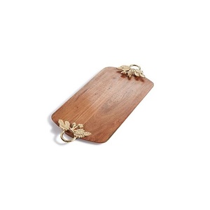 Bandeja cuadrada de madera y metal hecha a mano para servir en el hogar y fiestas como soporte para tazas de comida y té - Product Image 6