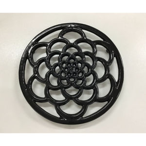 Dessous de plat moderne vintage en fonte noire pour plats chauds, support décoratif en métal, protection antidérapante des pieds pour la table à manger et la cuisine - Product Image 4