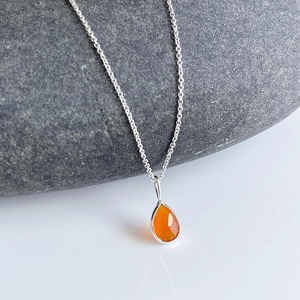 Collier pendentif goutte en cornaline orange vif, fait main, en argent sterling 925, pierre de naissance de juillet, délicat, véritable, vitalité - Product Image 1