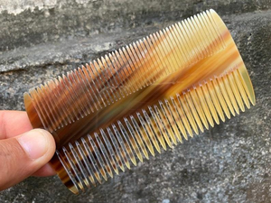 Peigne en corne naturelle fait à la main pour le soin de la barbe, le coiffage des cheveux, peigne multifonctionnel, confortable et durable pour le salon et la maison - Product Image 3
