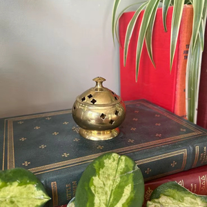 Brûleur de Bakhoor décoratif en laiton de style vintage, parfait pour la décoration intérieure islamique et l'aromathérapie spirituelle lors d'une utilisation quotidienne - Product Image 1