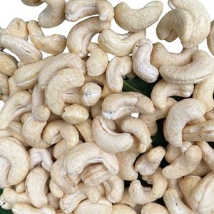 Meilleur tarif Noix de cajou et emballage sous vide Santigo Vietnam W320 Bonne qualité en gros exporté vers l'UE, Moyen-Orient - Product Image 1