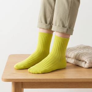 Calcetines casuales antideslizantes y duraderos con diseño acanalado y botines para bebés con ajuste patentado de 90 grados y mezcla de algodón - Product Image 1