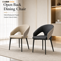 Chaise de salle à manger moderne avec dossier tissé incurvé, structure en bois durable, revêtement en similicuir et pieds en métal pour chambre à coucher