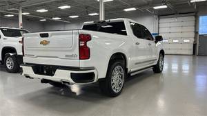 (W&T) PROMOCIÓN Venta de Vehículo Usado CHEVROLET SILVERADO 1500 HIGH COUNTRY 4DR CREWCAB PICKUP 2022 - Product Image 6