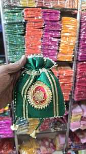 Sacs potlis traditionnels indiens pour femmes, multicolores, pour demoiselles d'honneur, pour mariage, pooja, cadeaux, faveurs de fête indienne, faveurs de l'Aïd - Product Image 5