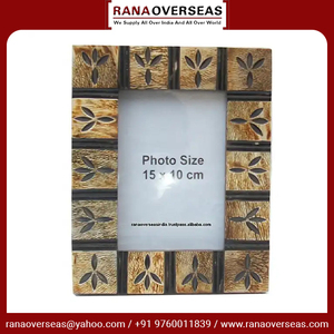 Cadre photo en bois poli avec design sculpté en deux tons pour affichage de table et décoration murale - Product Image 4