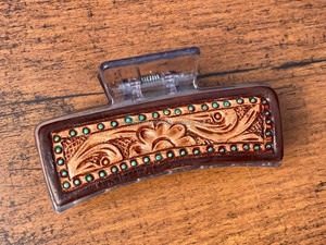 Nouvelle arrivée vente chaude Western élégant à la main usiné en cuir gravé pinces à cheveux en cuir griffe accessoires de cheveux pour les femmes - Product Image 4