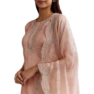 Tissu Peach de créateur Cutdana Kurta avec pierre Dupatta Costume Sharara de luxe pour réception de mariage et soirée - Product Image 5
