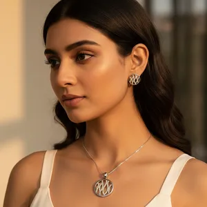 Ensemble de pendentif et boucles d'oreilles en cristal argenté, serti de pierres, style classique, bijoux unisexes - Product Image 1