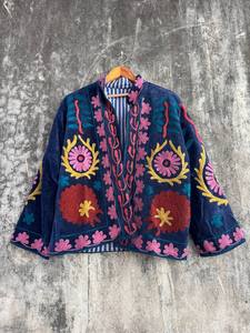 เสื้อแจ็คเก็ตกำมะหยี่ซูซานีสุดหรูพร้อมงานปักมือแท้ – เสื้อคลุมผู้หญิงสไตล์โบโฮชิคที่ได้รับแรงบันดาลใจจากวินเทจ - Product Image 3