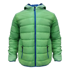 Vestes en plumes de canard légères et chaudes bon marché avec logo personnalisé Manteau à capuche noir en nylon pour l'hiver avec bulles rembourrées pour hommes - Product Image 2