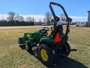 Tracteur utilitaire compact John Deere 2025R neuf/occasion 2023 – Livraison rapide, équipement agricole fiable, pompe, boîte de vitesses, composants essentiels - Product Image 5