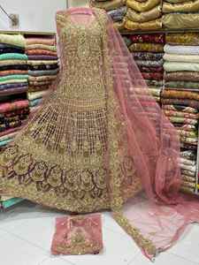 Elegante Lehenga nupcial paquistaní hecho a mano con Nakshi Dabka trabajo bordado pesado vestido de novia mejor precio al por mayor - Product Image 6