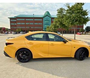 IS 500 F Sport 2025 d'occasion en excellent état - Prêt à être expédié (conduite à gauche/droite) - Product Image 5