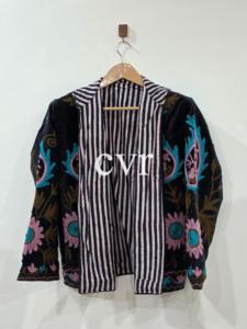 Chaqueta de Terciopelo con Bordado Floral a Mano, Cuello Mandarín, Manga Larga, Talla Grande, Estilo Elegante para Mujer, Invierno - Product Image 3