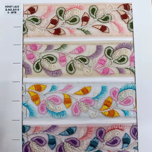 Encaje bordado floral negro elegante con detalles intrincados, perfecto para crear vestidos de novia sofisticados, ropa de noche - Product Image 1