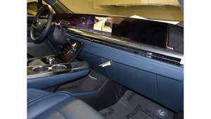 Cadillac Escalade IQ Sport 2025 d'occasion en excellent état, transmission automatique, prêt à être expédié - Product Image 5