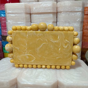 Bolso de Mano de Resina Hecho a Mano con Diseño de Piedras, Adornos de Perlas y Diamantes de Imitación, Cierre Magnético Abierto, de la India - Product Image 4