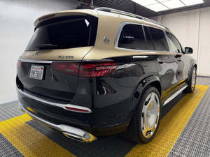 Mercedes-Benz GLS 600 Maybach 4MATIC 2024 Negro Especial, Asientos de Cuero Izquierdos, Bluetooth, Ruedas Premium, Sistema de Navegación, Techo Solar - Product Image 4