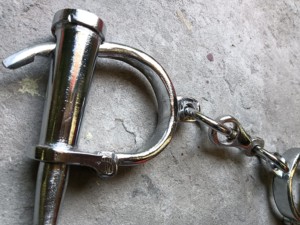 กุญแจเหล็กโบราณแบบล็อคสองชั้นโลหะแบบดั้งเดิมพร้อมเกราะศิลปะและเทคนิคการชุบแบบสะสมสำหรับธีมความรักขายส่ง - Product Image 3