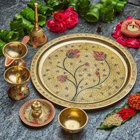 Juego de Regalo de Accesorios para Decoración de Diwali, Thali Redondo de Latón de 12 Pulgadas con Artículos de Pooja, Juego de Regalo de Lujo Personalizado para Bodas