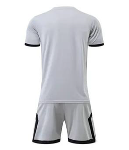Vente en gros d'uniformes de football Maillots de football respirants à sublimation avec logo personnalisé Vêtements de sport de haute performance pour clubs - Product Image 2
