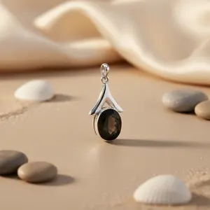 Colgante de Plata 925 con Ónix Negro para Mujer, Joyería Religiosa con Piedras Preciosas en Oro Rosa, Corte Esmeralda, Bañado en Rodio y Platino - Product Image 1