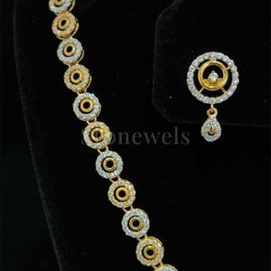 Ensemble collier et boucles d'oreilles Stonewels plaqué or pièces rondes élégance intemporelle au design circulaire - Product Image 3