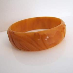 กำไลข้อมือเรซิ่นงานแฮนด์เมดสไตล์โมเดิร์น ประดับเพชร แฟชั่นสวยหรูสำหรับผู้หญิง สามารถปรับแต่งได้ เหมาะสำหรับงานแต่งงาน - Product Image 3